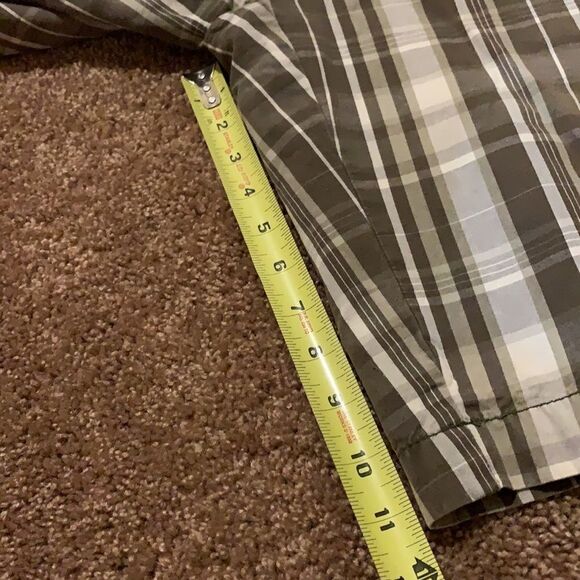 Roundtree & York plaid cargo shorts - Picture 3 of 7